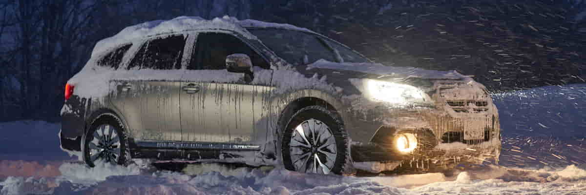 Subaru Outback en nieve