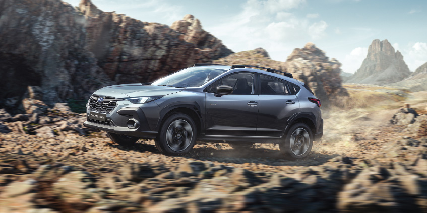 Subaru Crosstrek AWD en terreno montañoso.